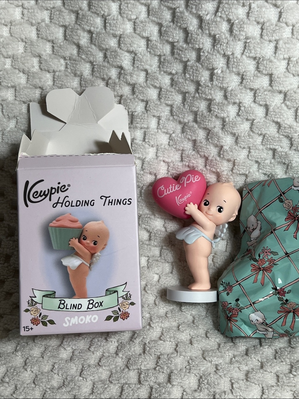 Smoko Kewpie Holds A Heart Blind Box Figurine